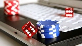 Pengguna sf9 meninjau fitur dengan jelas